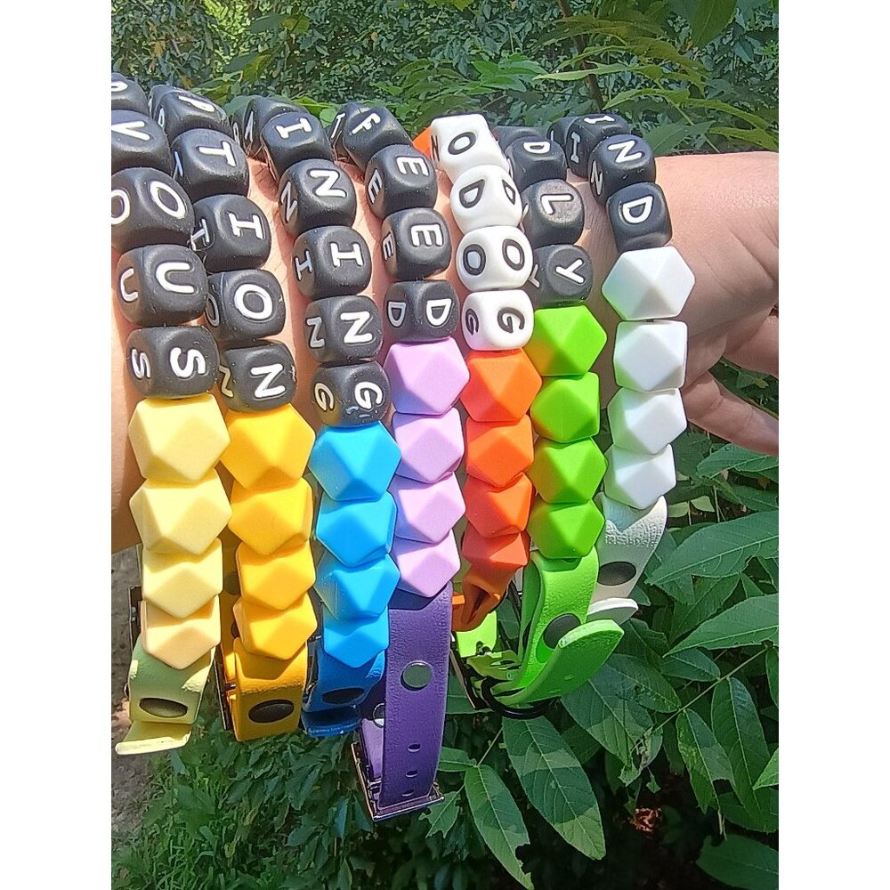 Beaded Color-Coded Dog Collar | Behavior Alert Necklace | Red Caution, Green Fri